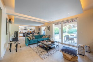 TV - Villa with pool 2.5km from Saint-Tropez (Gassin)