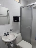 Toallas, jabón, papel higiénico