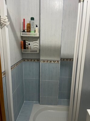 Shower, towels, toilet paper - Apartamento en Nerja (Nerja)