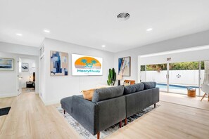 Interior - Private Hollywood Oasis w Heated Pool Spa & BBQ (Hollywood)
