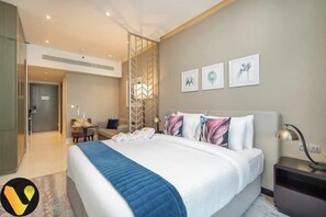 Luxury Studio, Balcony, Canal View - Vogue | Damac Maison Prive Downtown Near Dubai Mall | Burj Khalifa (Dubai)