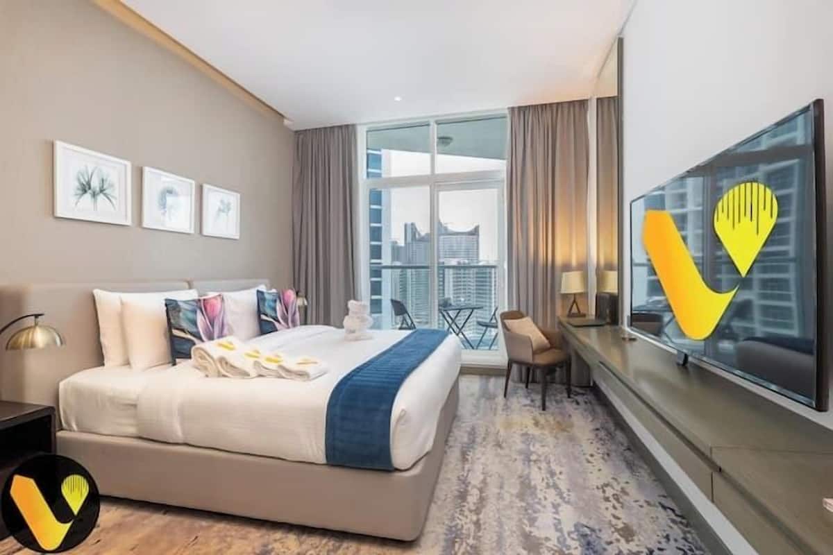 Luxury Studio, Balcony, Canal View | Laptop workspace, iron/ironing board, cribs/infant beds, free WiFi