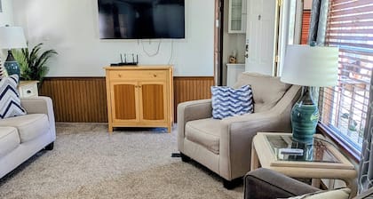 Sea-ing Double - Room for 8 - cozy house between Ocean Isle Beach & Sunset Beach