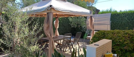 屋外ダイニングエリア