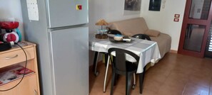 Dining - Casa Ivan - 2 pers, large terrace, 10 min to the beach (Puglia)