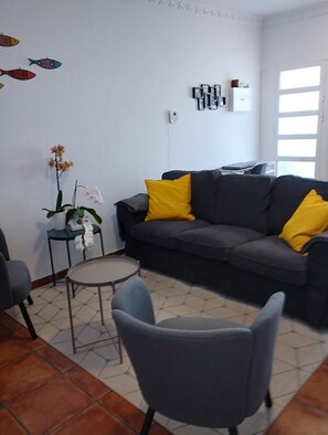 TV - Casa 35 barrio El Charco, Puerto del Rosario, Fuerteventura (Puerto del Rosario)