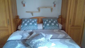 2 bedrooms, iron/ironing board, travel cot, WiFi - Au bon accueil gîte with covered and fenced swimming pool, garden, hiking trails (Bonnac)