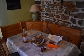 Dining - Au bon accueil gîte with covered and fenced swimming pool, garden, hiking trails (Bonnac)