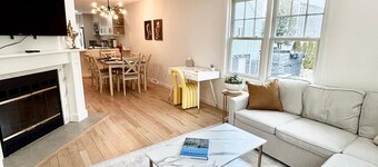 3-bedroom condo in fantastic Greenwich with cool AC unit A