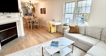 3-bedroom condo in fantastic Greenwich with cool AC unit A