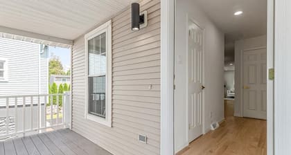 3-bedroom condo in fantastic Greenwich with cool AC unit A