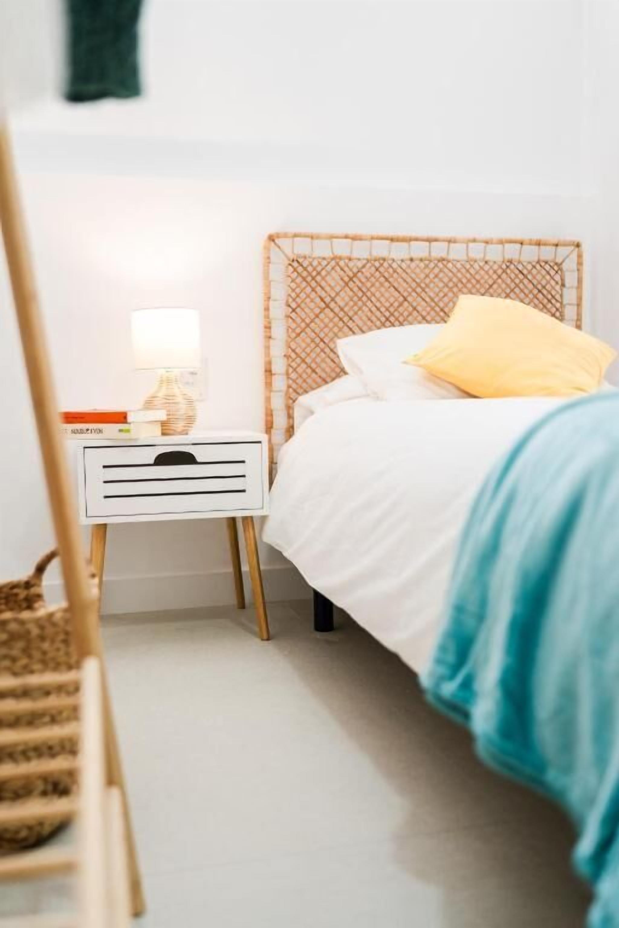 Single Room | Blackout curtains, soundproofing, iron/ironing board, free WiFi