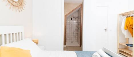 Premium Double Room, 1 Bedroom | Blackout drapes, soundproofing, iron/ironing board, free WiFi