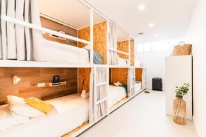 Blackout curtains, soundproofing, iron/ironing board, free WiFi - Bucio Coliving (SANTA CRUZ DE TENERIFE)