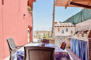 Unclassified image, 4 of 44, button - Villa "Nicolai - Ground Floor" with Mountain View, Garden, and Shared Pool (Licata)