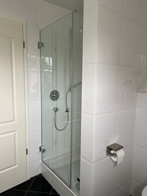 Shower, hair dryer, bidet, towels - ***STRANDPALAIS*** Apartment "Backbord" only 150 m from the beach (Kühlungsborn)