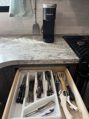 Microwave, oven, stovetop - Grace's Oasis - A Glamping Experience. (Wilmington)