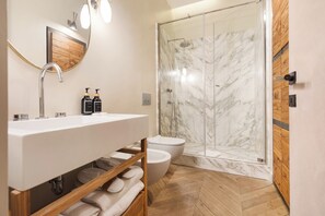 Hair dryer, bidet, towels, soap - Casa Terra, a Burghesius home (Roma)