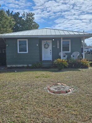 Exterior - Serene 3-bedroom Bungalow with carport and off street parking in Port Orange. (Port Orange)