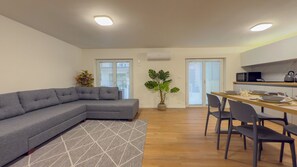 Living area - Enea's Home - Apartment with Terrace in the Center - Near Subway (Catania)