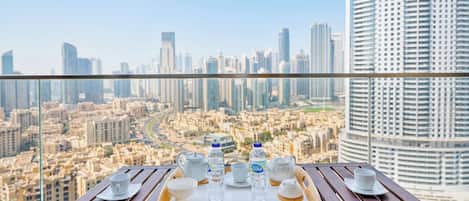 Superior Apartment, 2 Bedrooms, Non Smoking, City View | Outdoor dining