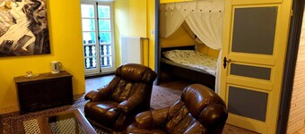 Château Rustique - Tower room (2nd floor)