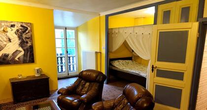 Château Rustique - Tower room (2nd floor)