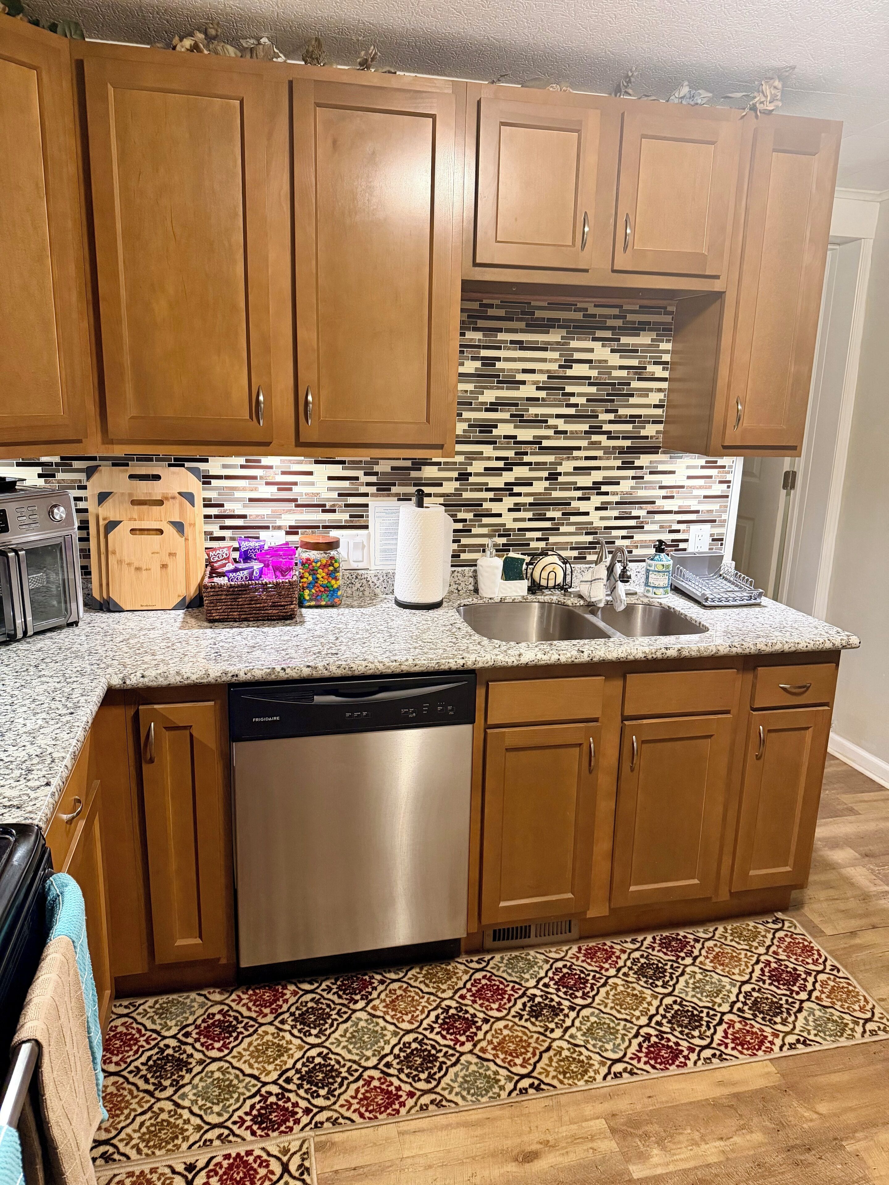 Mikroaaltouuni, uuni, liesi, astianpesukone