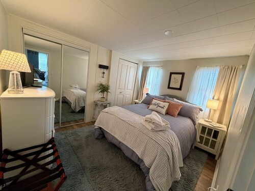 Cozy Cabin in the City
All the comforts of home, parking, pets allowed. Sleeps 8
