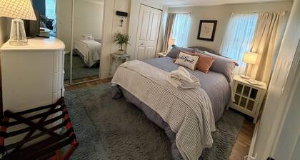 Cozy Cabin in the City
All the comforts of home, parking, pets allowed. Sleeps 8