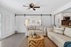Living area - Heated Pool Retreat Near IMG & Anna Maria Island (Bradenton)