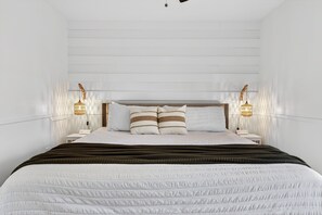 2 bedrooms, iron/ironing board, WiFi, bed sheets - Heated Pool Retreat Near IMG & Anna Maria Island (Bradenton)