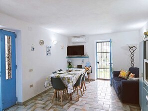 Dining - Villa Helena: Large Private Garden and Relaxation Under the Stars- WI-FI (Tertenia)