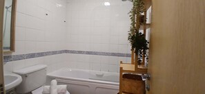 Shower, shampoo