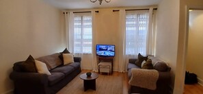 Een televisie en een kantoor