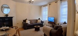 TV, offices - Modern 3BDR Home Heart of The Liberties (Dublin)