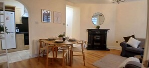 Dining - Modern 3BDR Home Heart of The Liberties (Dublin)