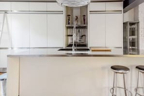 House - Experience London in Amazing Reconverted Gin House (London)