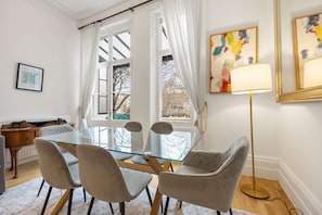 House - Beautiful 2bed Flat With Balcony in Earls Court (London)