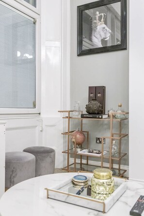House - Beautiful Refurbished 2bed 2bath Next to Hyde Park (London)