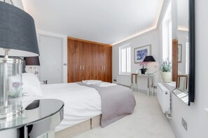 House - Modern Stylish 2bed 2bath Close to Kings Road (London)