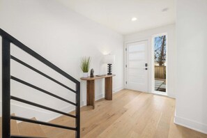 Interior - Cadence - Garage - 0.5 mi DT (Bentonville)