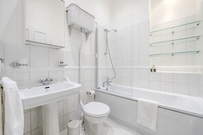 House - Unbeatable Location in Camden-spacious Studio Flat (London)
