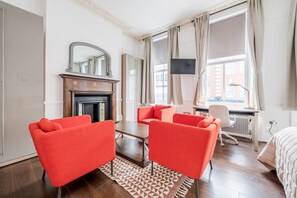 House - Unbeatable Location in Camden-spacious Studio Flat (London)