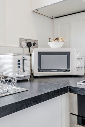 House - Unbeatable Location in Camden-spacious Studio Flat (London)
