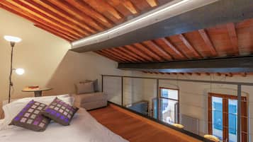 Apartment (2 Bedrooms) | 2 bedrooms, laptop workspace, iron/ironing board, cots/infant beds