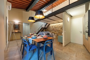 Apartment (2 Bedrooms) | Ruang tamu | TV 