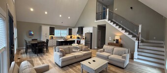 Falcon’s Summit-Farmhouse chic- 4-bedroom Lakeview house at Norris Lake