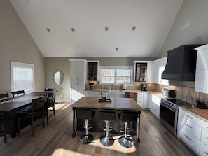 Private kitchen - Falcon’s Summit-Farmhouse chic- 4-bedroom Lakeview house at Norris Lake (Andersonville)