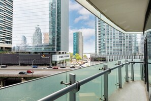 Luokittelematon kuva, 4 kautta 13, painike